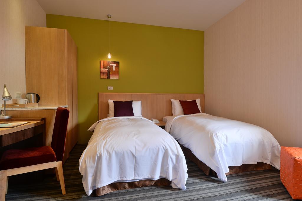 In Young Hotel Гаосюн Экстерьер фото