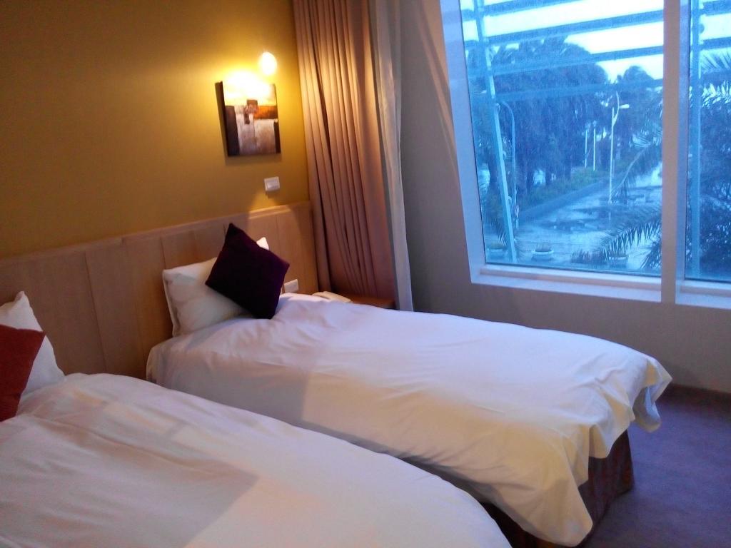 In Young Hotel Гаосюн Экстерьер фото