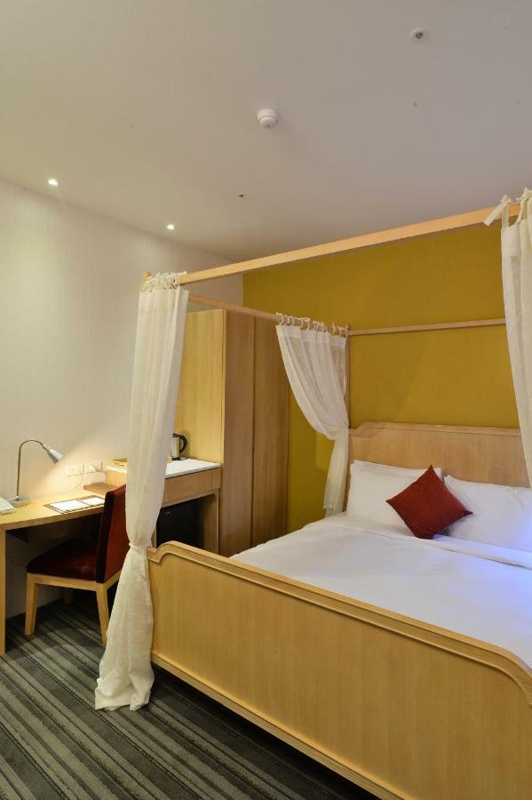 In Young Hotel Гаосюн Экстерьер фото