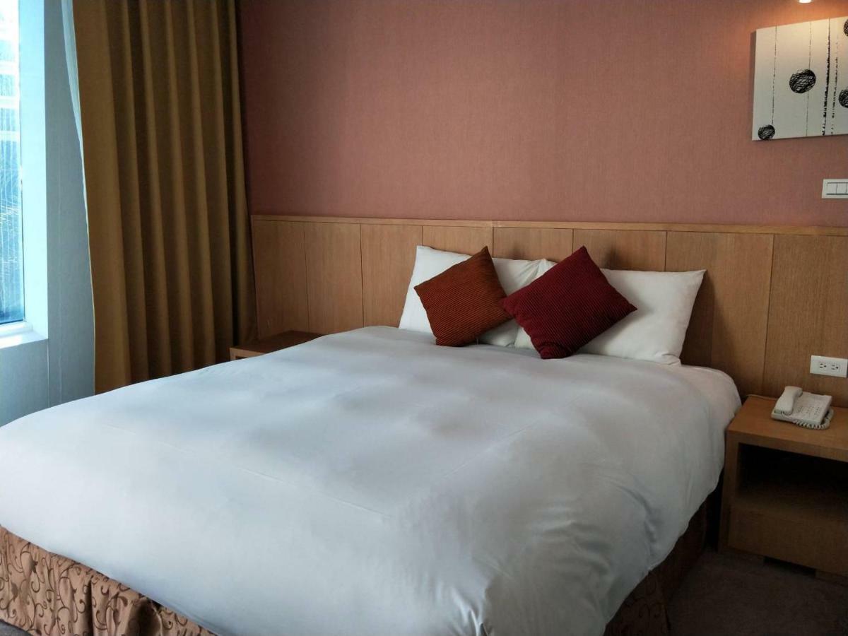 In Young Hotel Гаосюн Экстерьер фото