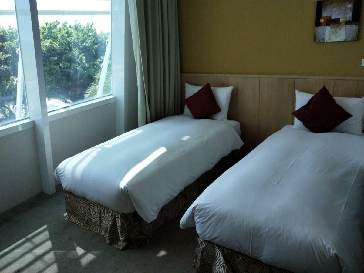 In Young Hotel Гаосюн Экстерьер фото