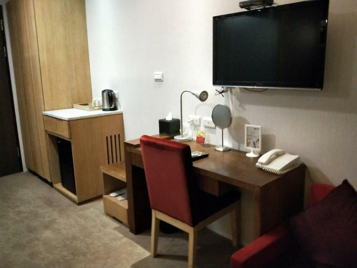 In Young Hotel Гаосюн Экстерьер фото