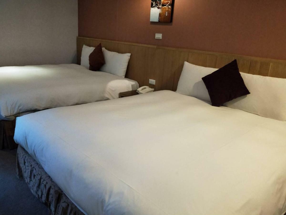 In Young Hotel Гаосюн Экстерьер фото